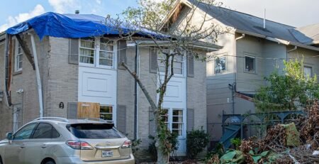 How to Choose the Right Roofing Contractor After a Hurricane