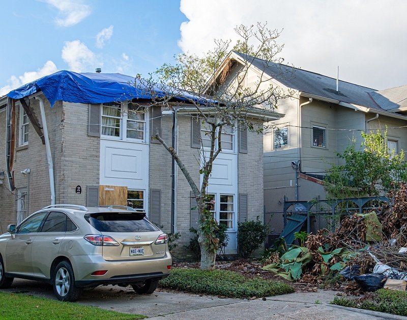 How to Choose the Right Roofing Contractor After a Hurricane